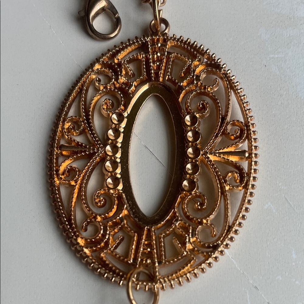 Elegant Gold Tassel Pendant Necklace - Picture 3 of 7